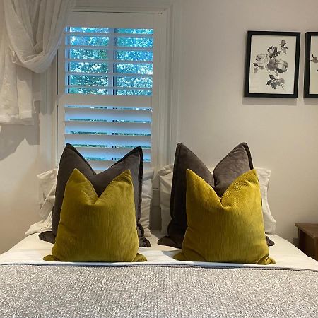 Clearbrooke Gem- Bright Private Bedroom Close To Yyz โตรอนโต ภายนอก รูปภาพ