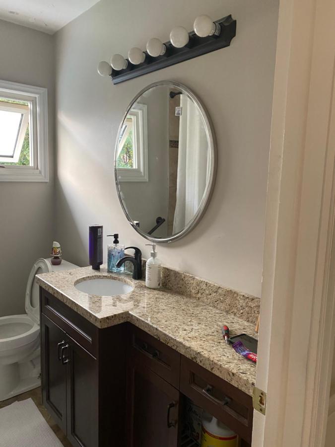 Clearbrooke Gem- Bright Private Bedroom Close To Yyz โตรอนโต ภายนอก รูปภาพ