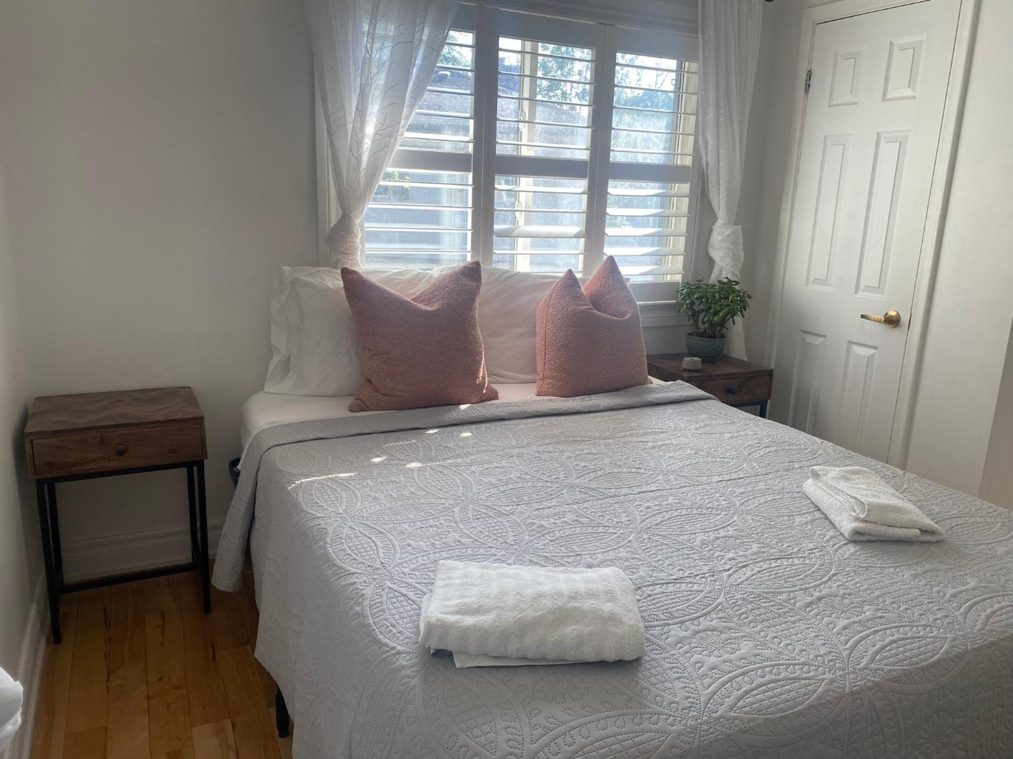 Clearbrooke Gem- Bright Private Bedroom Close To Yyz โตรอนโต ภายนอก รูปภาพ