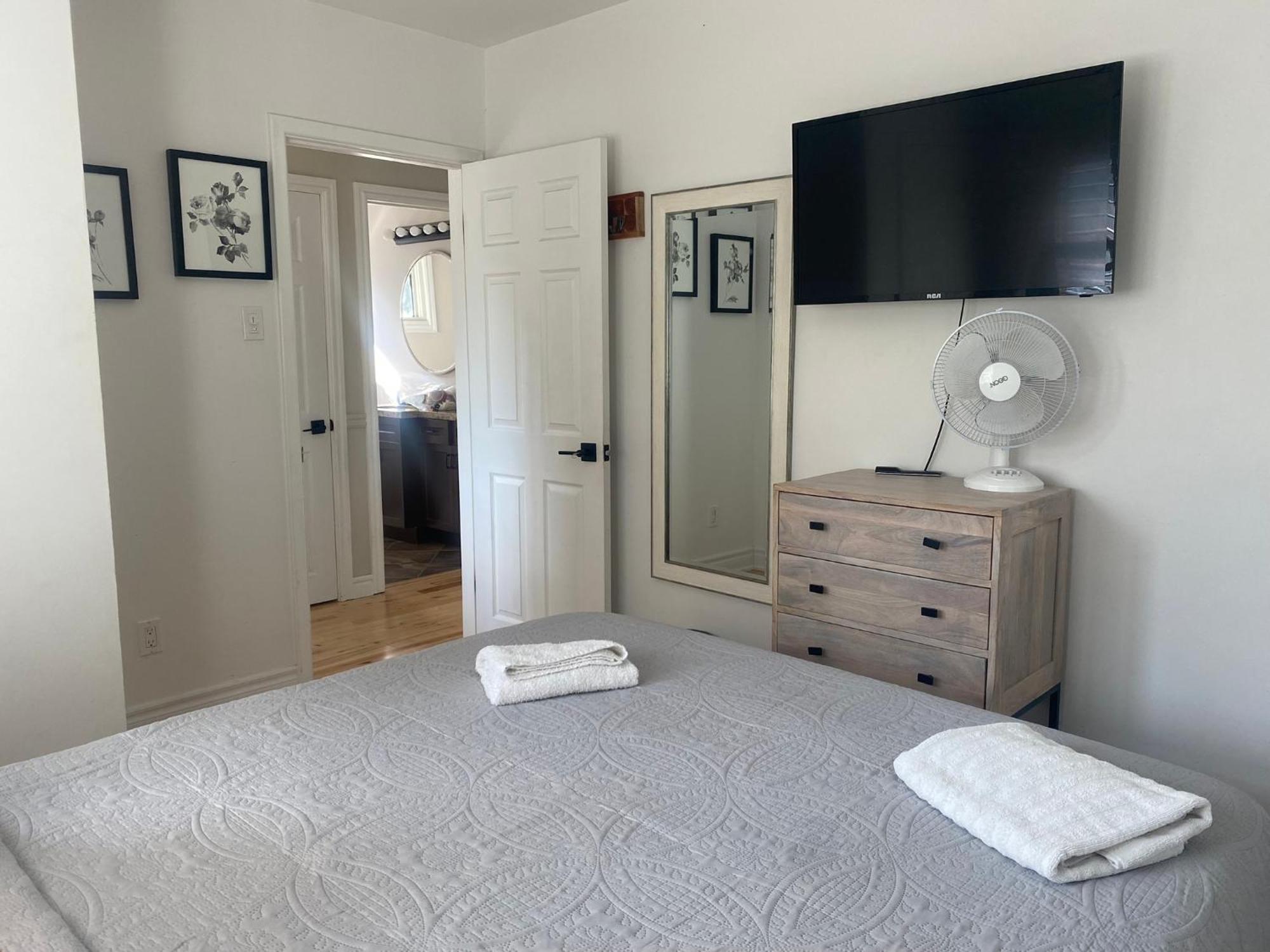 Clearbrooke Gem- Bright Private Bedroom Close To Yyz โตรอนโต ภายนอก รูปภาพ